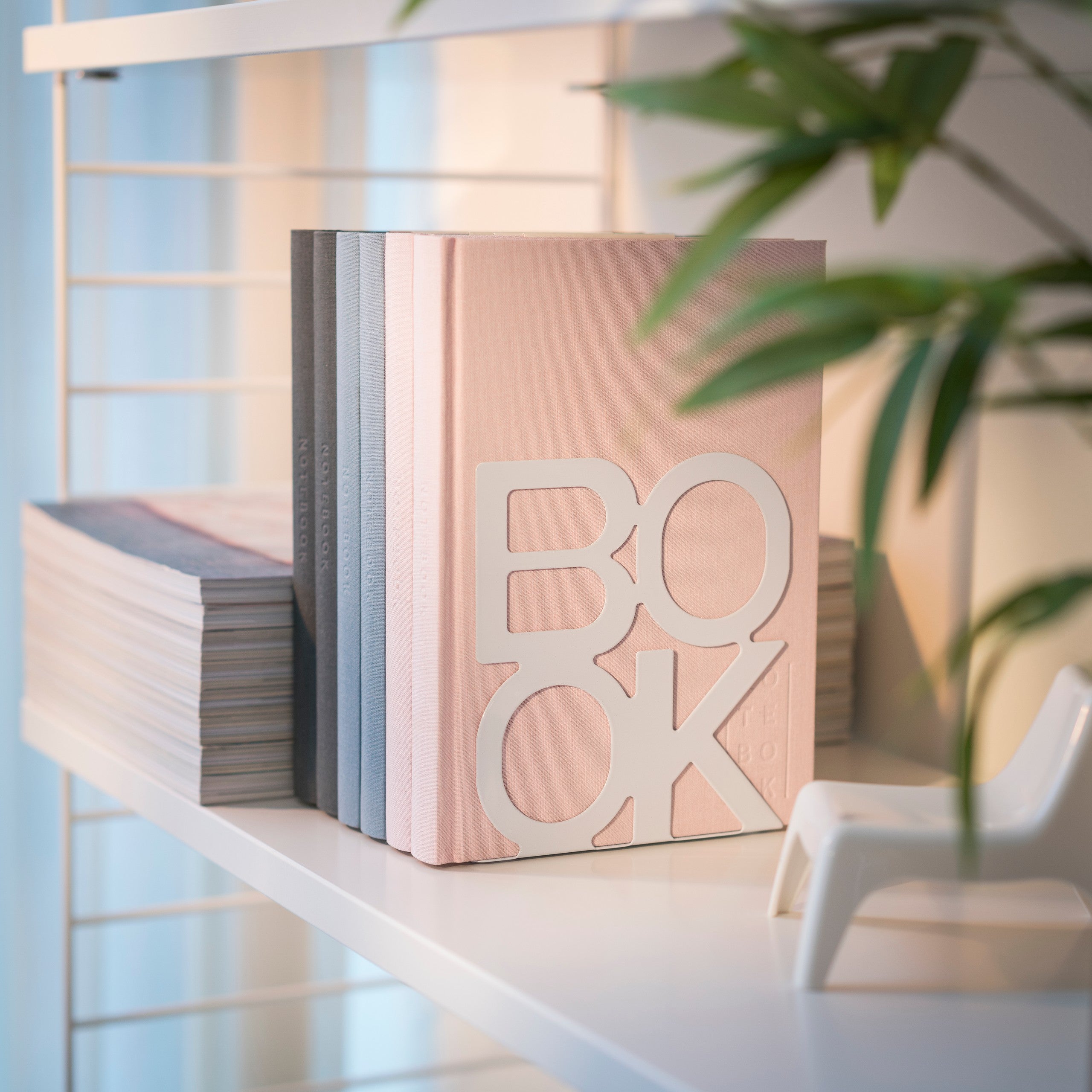 Bokstøtte BOOK hvit 2-pk