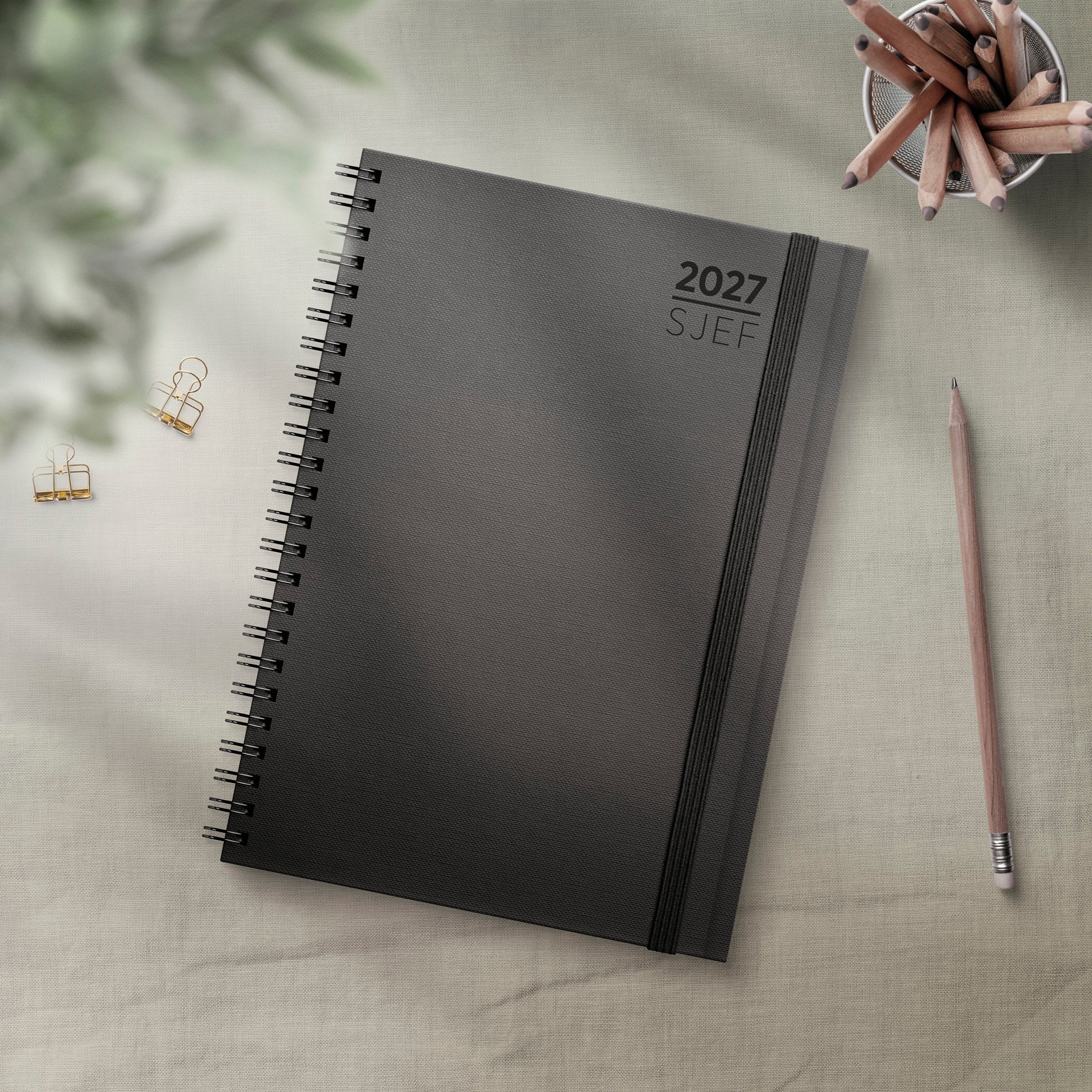 Kalender 2027 Sjef A5 spiral sort